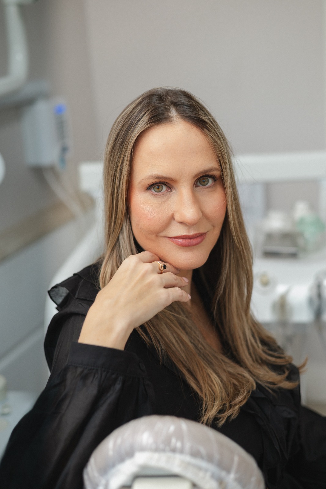 Dra. Roberta Terme, dentista em Canoas, especialista em clareamento dental